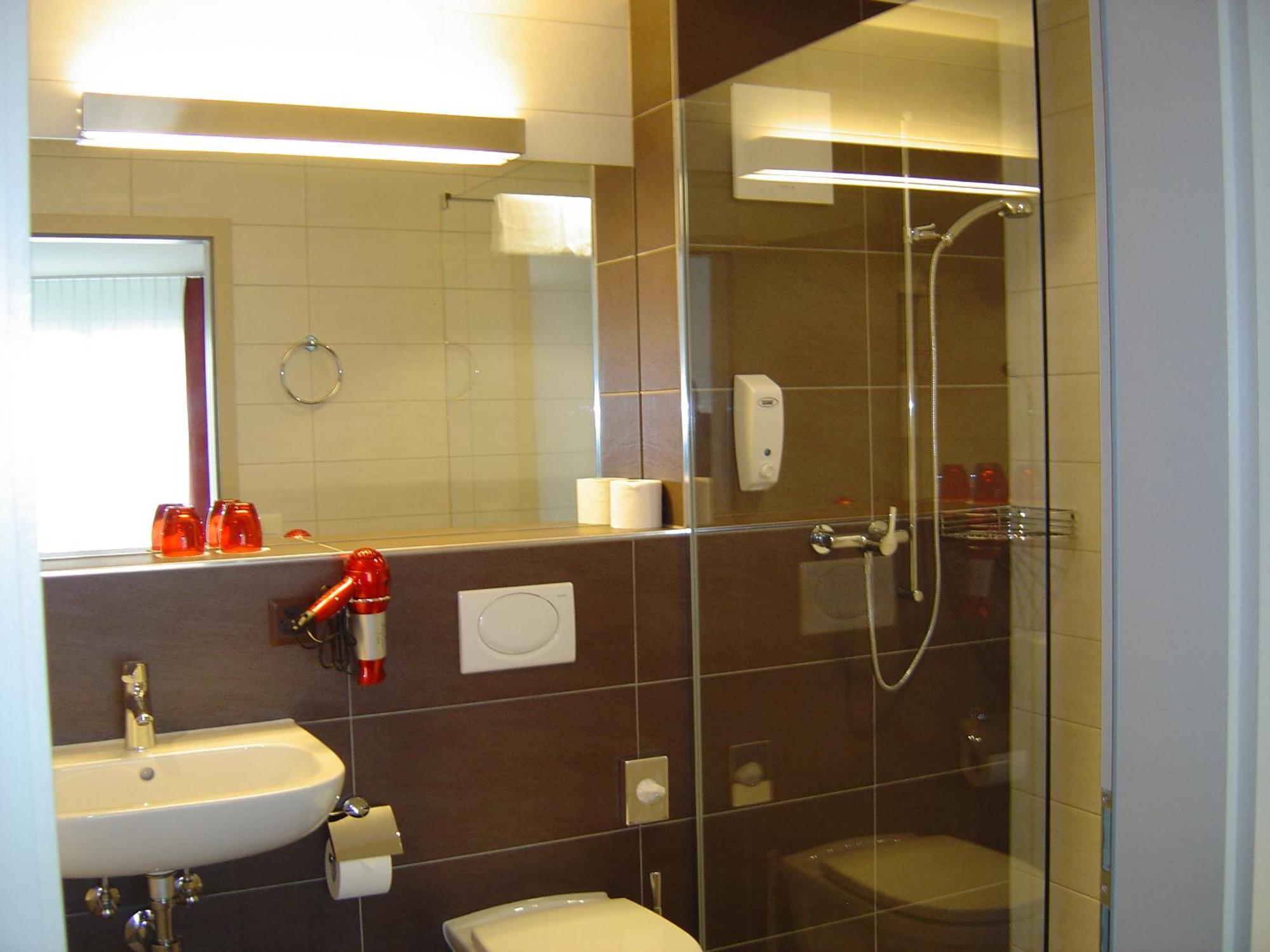 Hotel Restaurant Jura Kerzers Екстер'єр фото