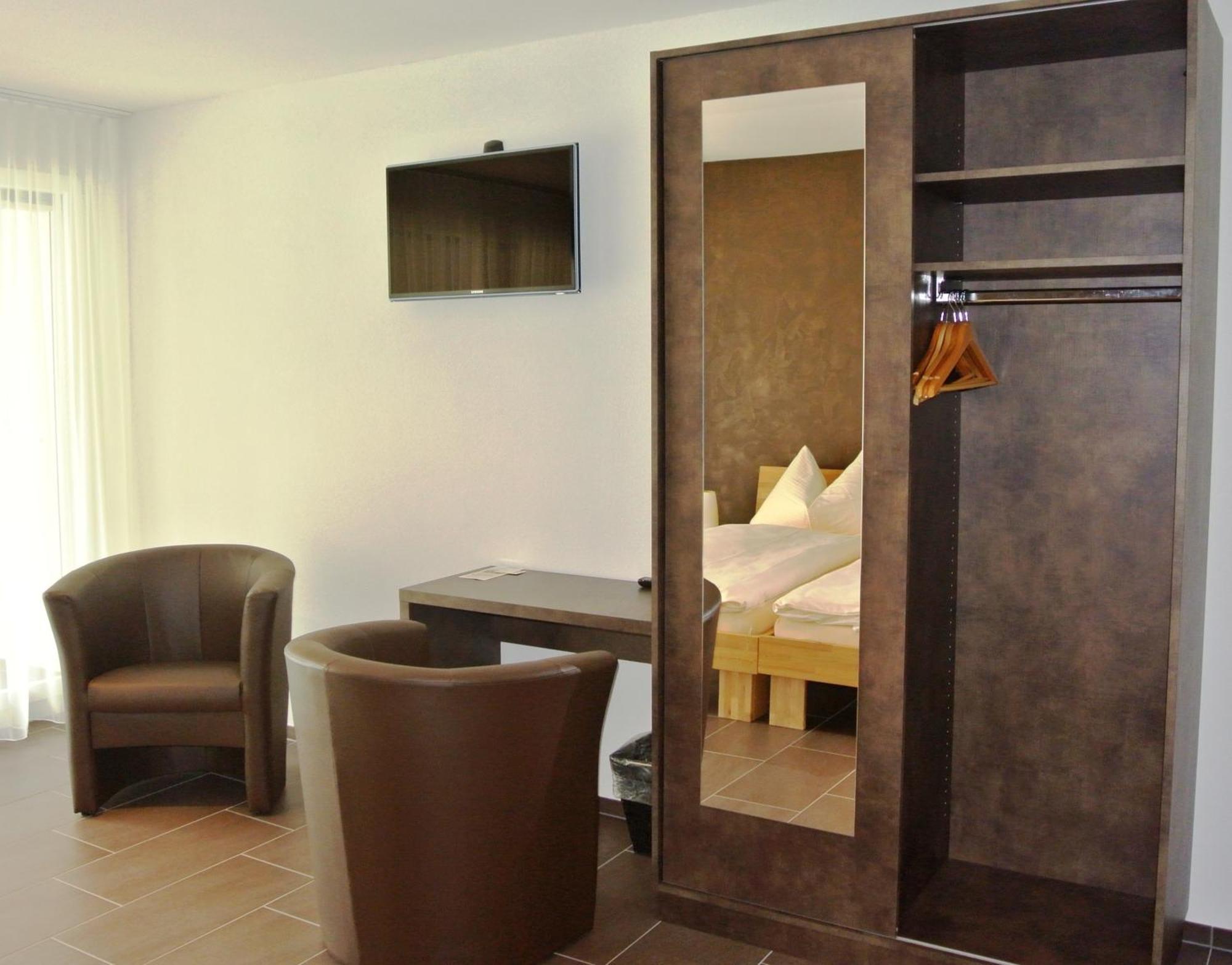 Hotel Restaurant Jura Kerzers Екстер'єр фото